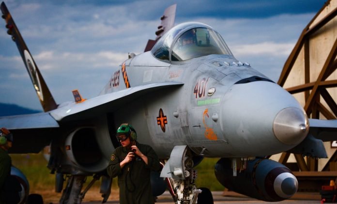 Aviano-FA-18-Hornet-Marine-Fighter-Attack-Squadron-323